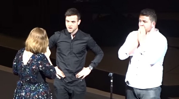 Adele live on stage with two Irish guys