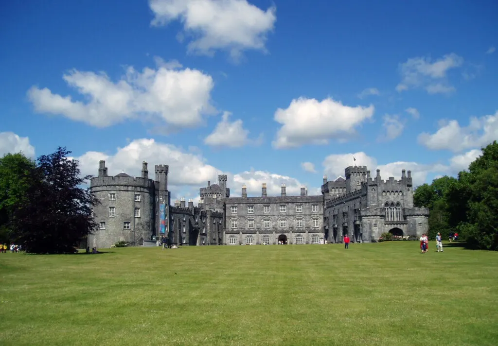 Kilkenny castle front facing 