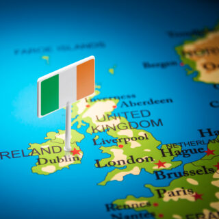 The Ultimate Craic: Ireland's 10 Most Legendary Irish Pubs 📍 - Irish