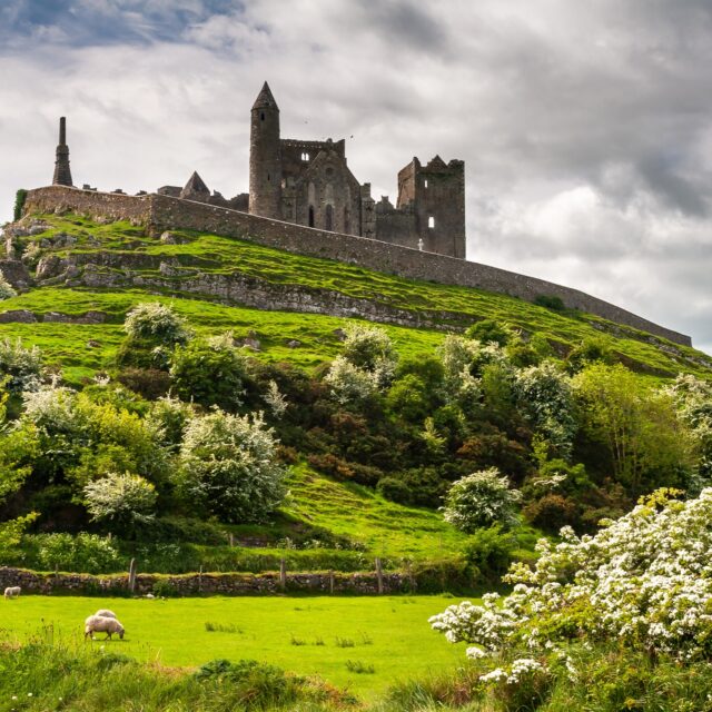 Kerryman Telling An Irish Golf Joke From An Irish Pub