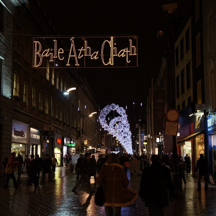 Christmas lights on Henry Street, Dublin, under a sign reading Baile Átha Cliath, Dublin in Irish