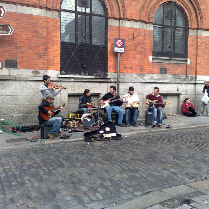 A street band in Temple Bar Square, Dublin